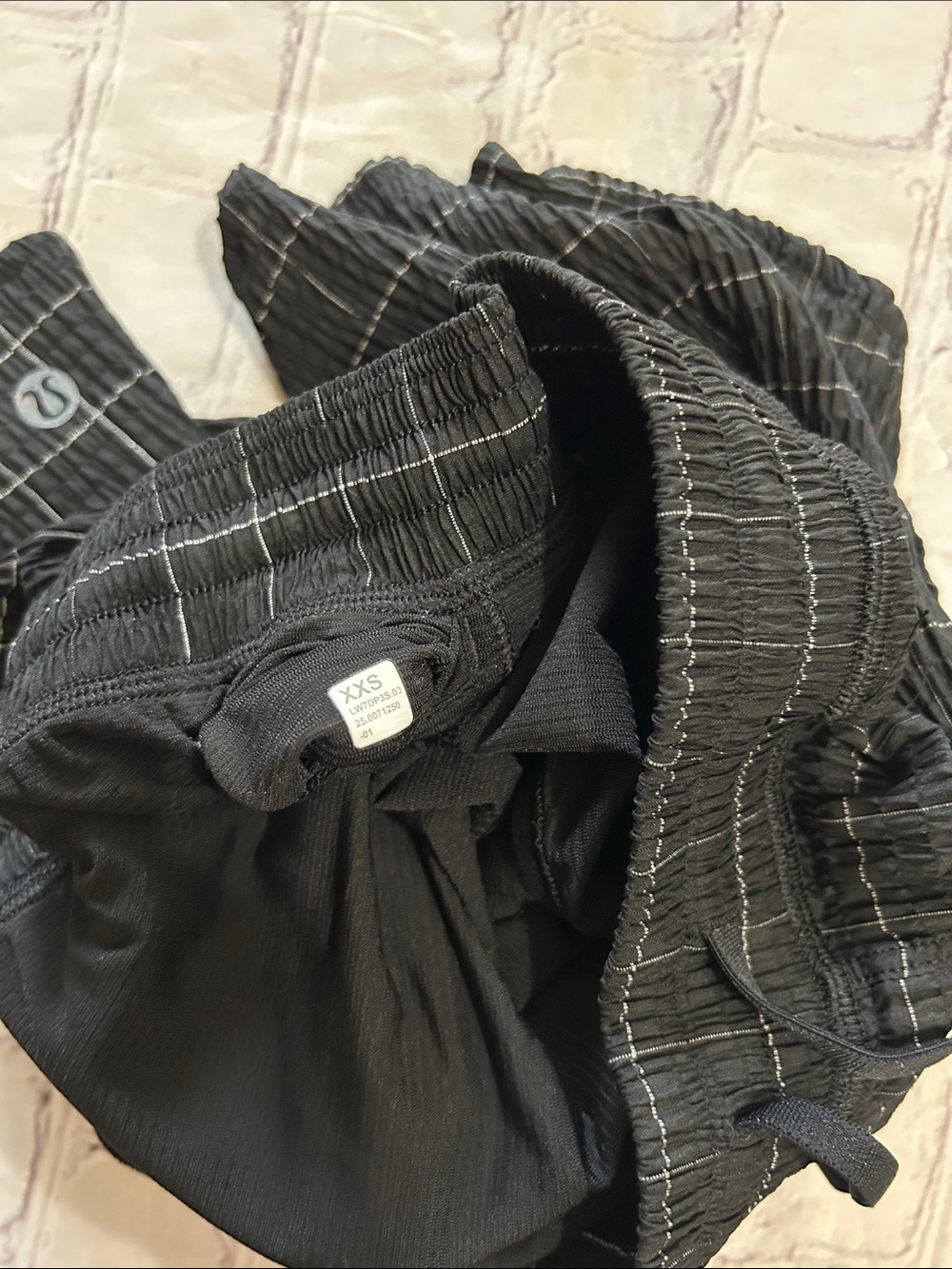 Lululemon Negative Split Textured Run Short 2.5" *Reflective Black XXS Grid - Picture 10 of 11